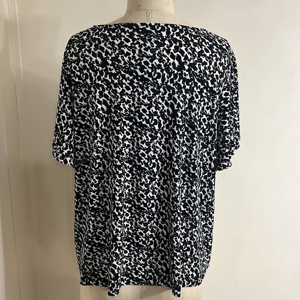 Calvin Klein Plus Size Short Double Layer Flutter Sleeve V-Neck Top - Picture 4 of 8